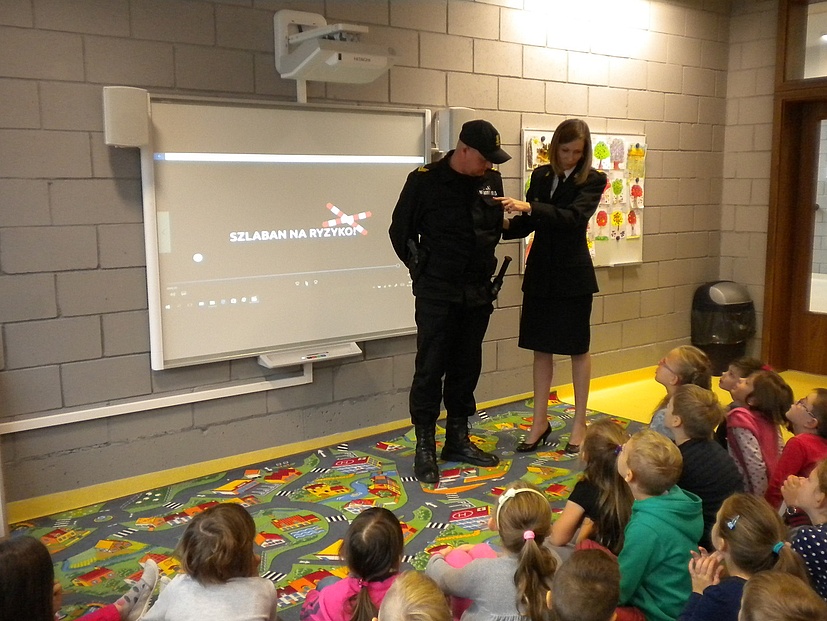 Prelekcja dla dzieci w przedszkolu - przedstawiciele kampanii